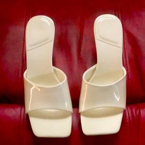 Gently used White patent leather mule clog chunky heel, Size 6.5